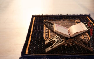 Consejos para encontrar la Qiblah y configurar su espacio de oración